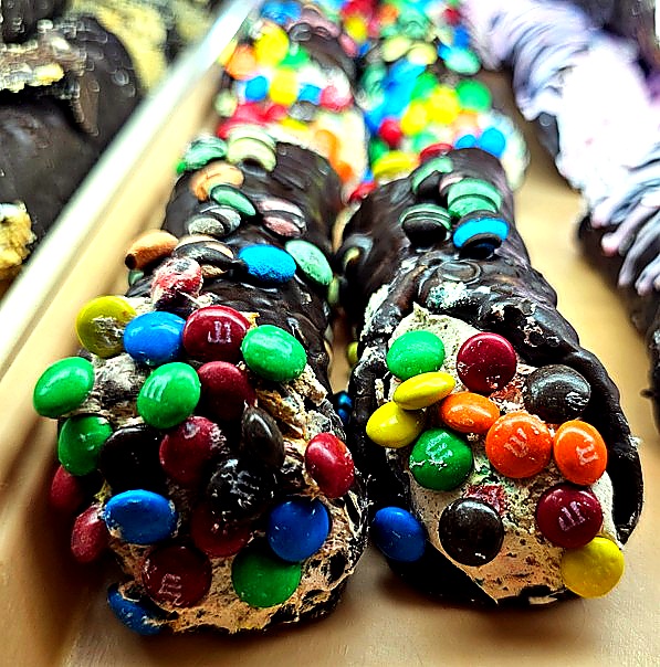M&M